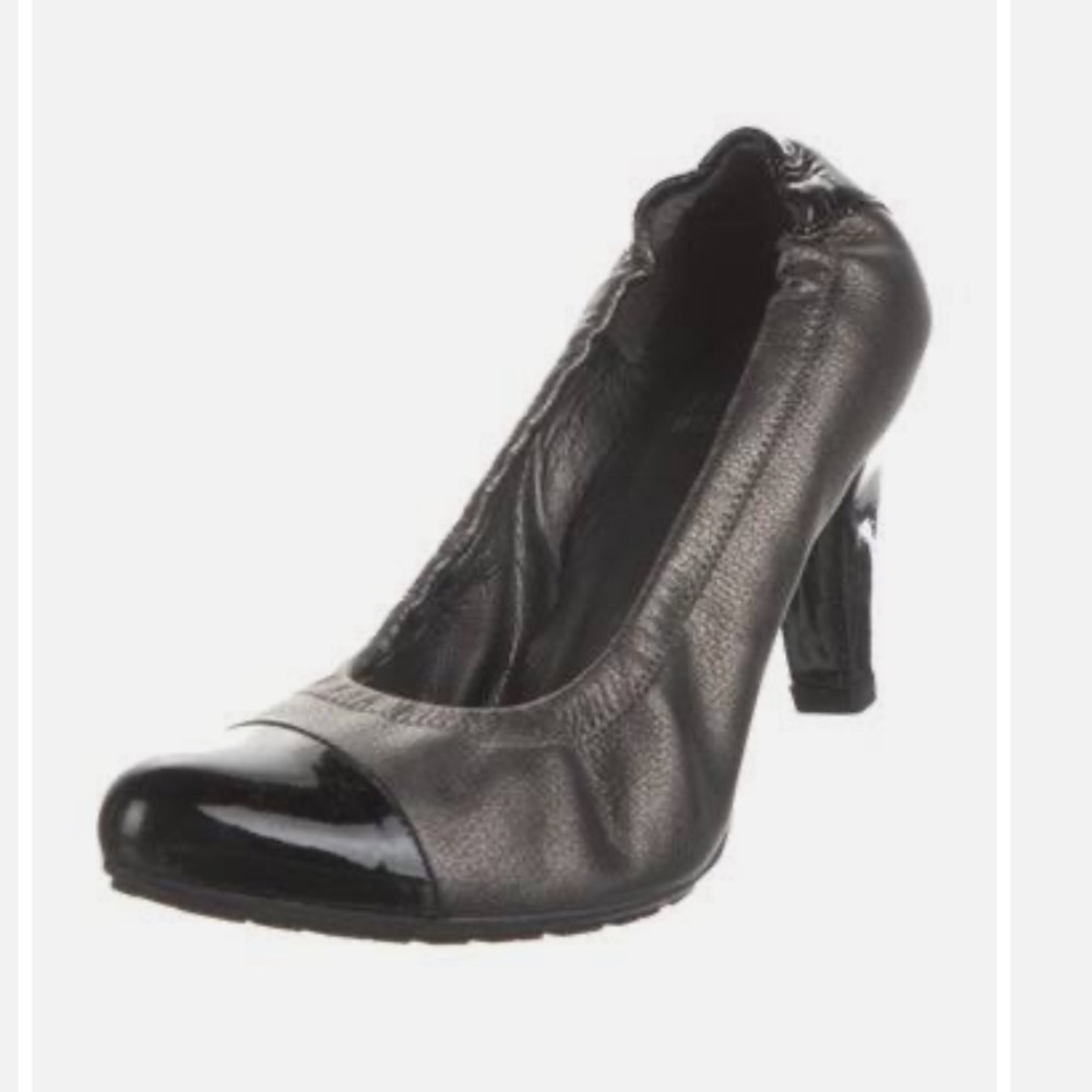 Stuart Weitzman gray and black leather cap toe pumps